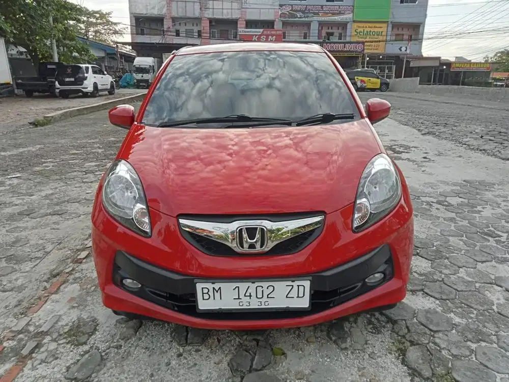 Dijual honda brio 2015 dp 15jt