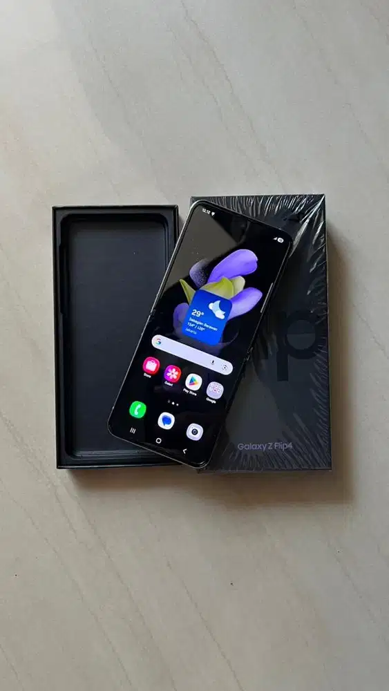 Samsung Z Flip 4, resmi sein