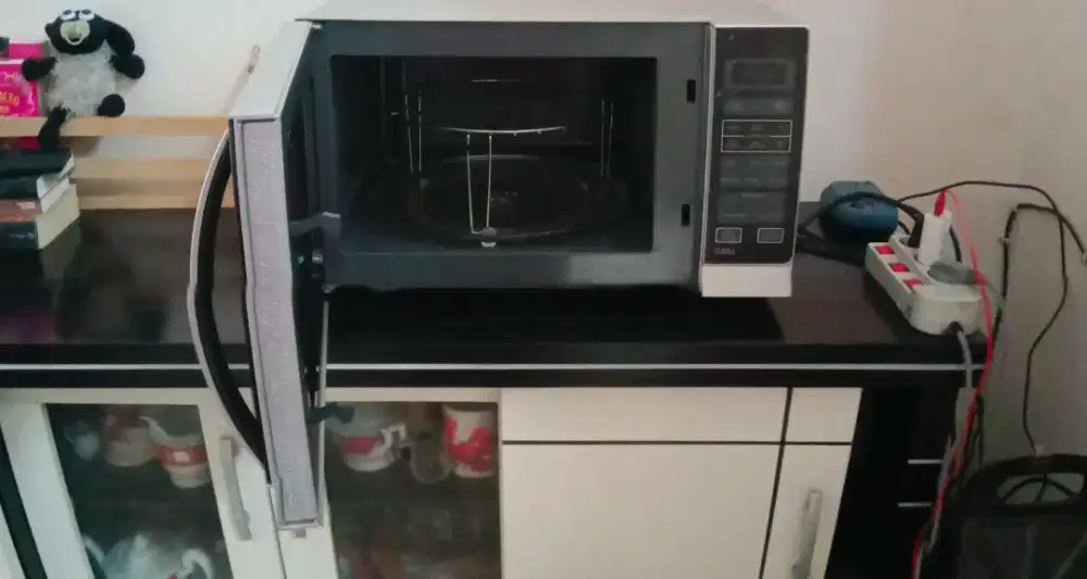Microwave, Oven + Grill Sharp