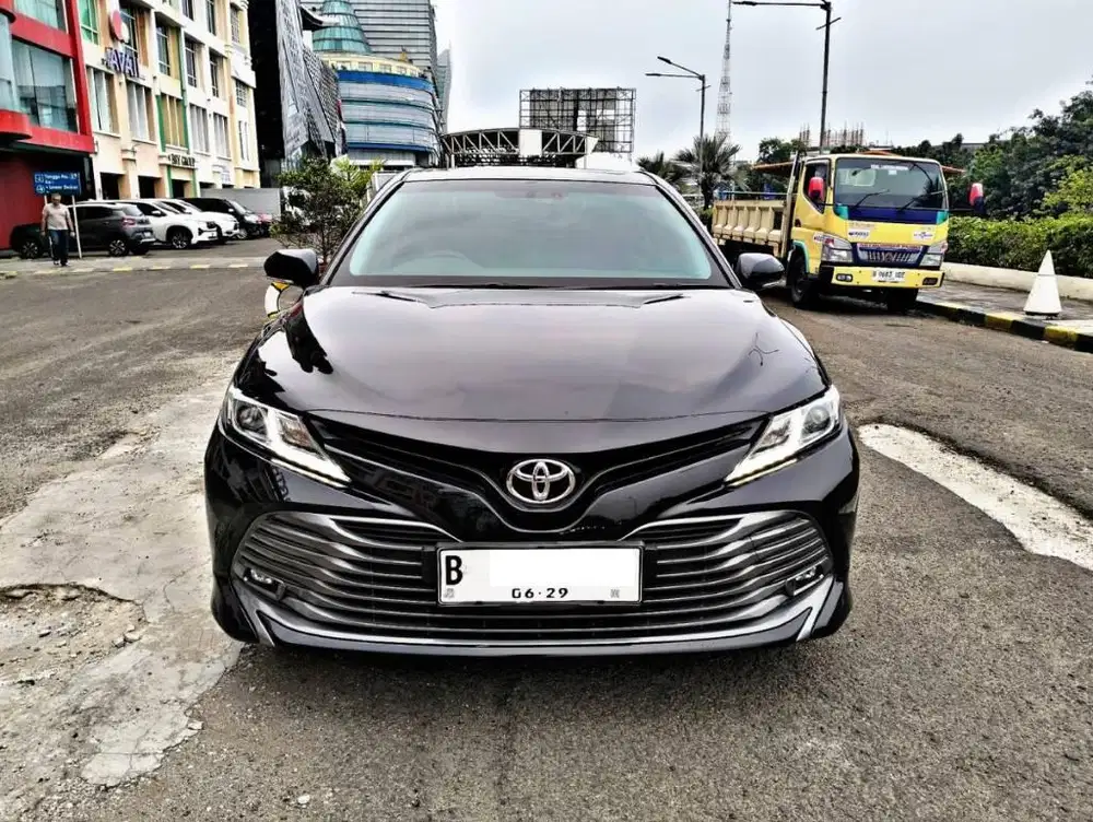 Toyota Camry V AT 2019