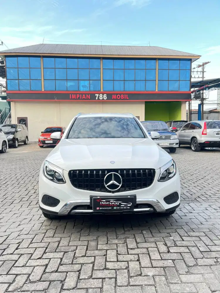 Mercedes Benz GLC250 A/T Putih 2015 gla glc gle bmw lexus hrv civic