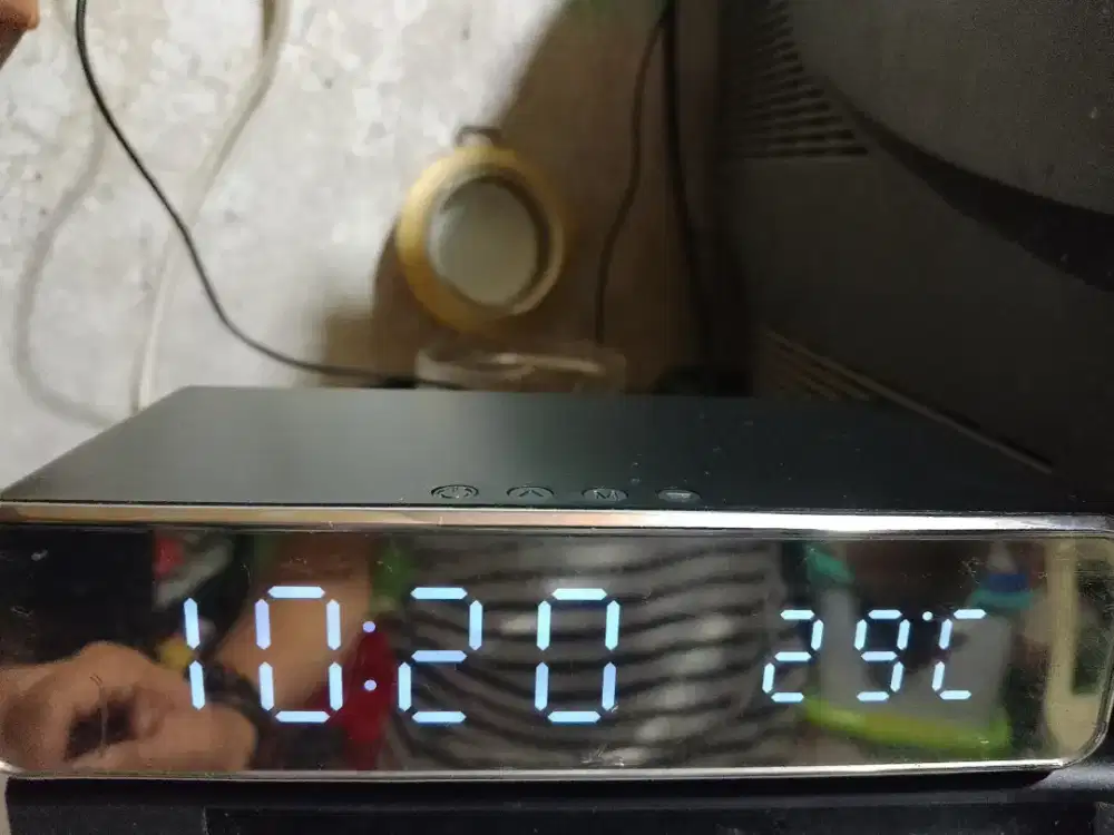 Mahar jam meja digital alarm clock wireless phone charger for android