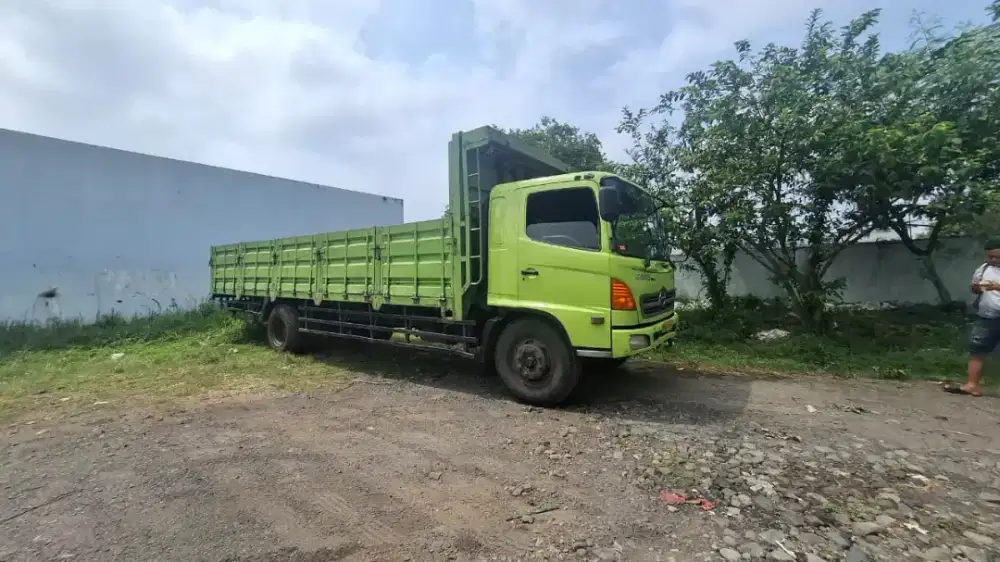 HINO LOHAN FG235JP TH.2011
