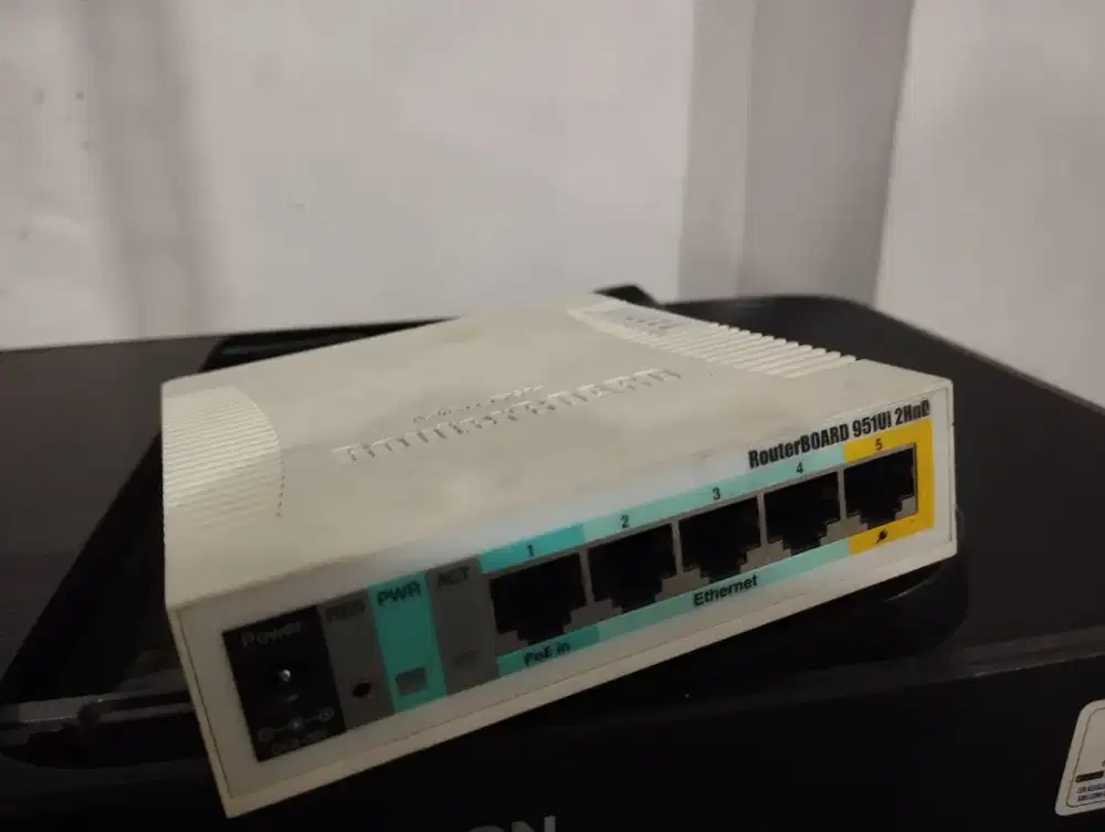 Router mikrotik Rb 941 good