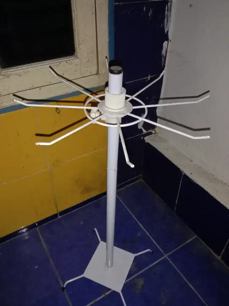 Hanger dan patung menakin