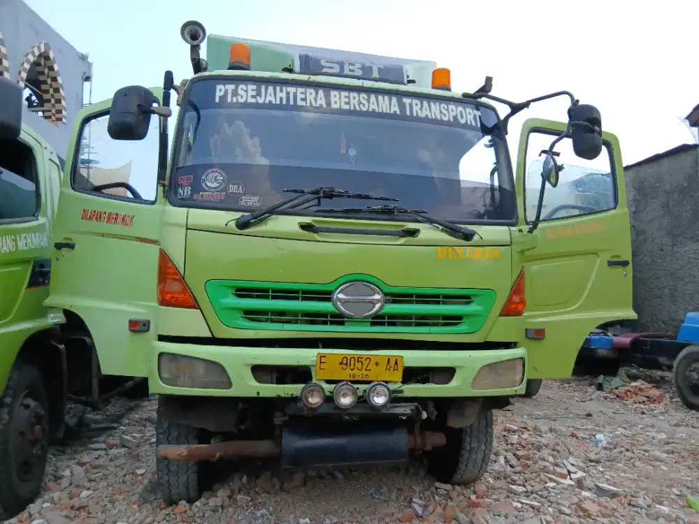 Hino lohan fl260ti tronton 6x2 thn 2011 tangki 28ton kondisi istimewa