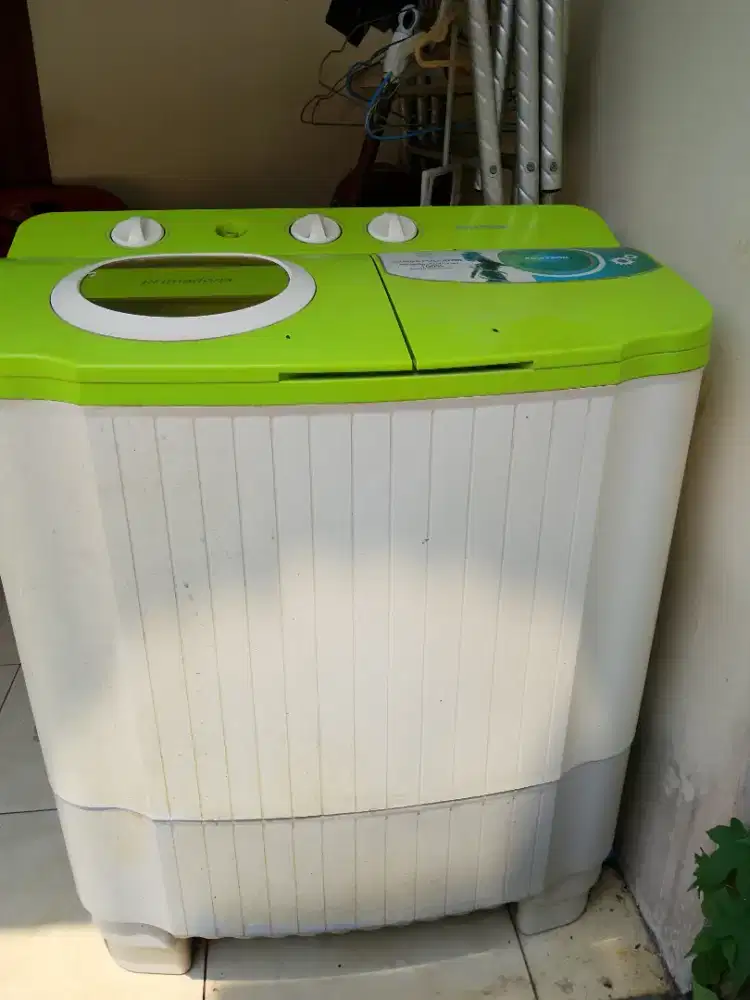 Mesin cuci bekas merk polytron