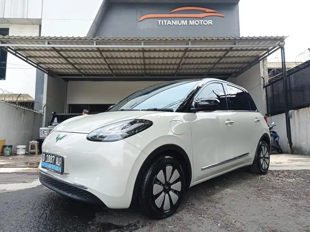 ANTIK KM 5rb Wuling Bingou EV Premium Range 410 KM Ivory