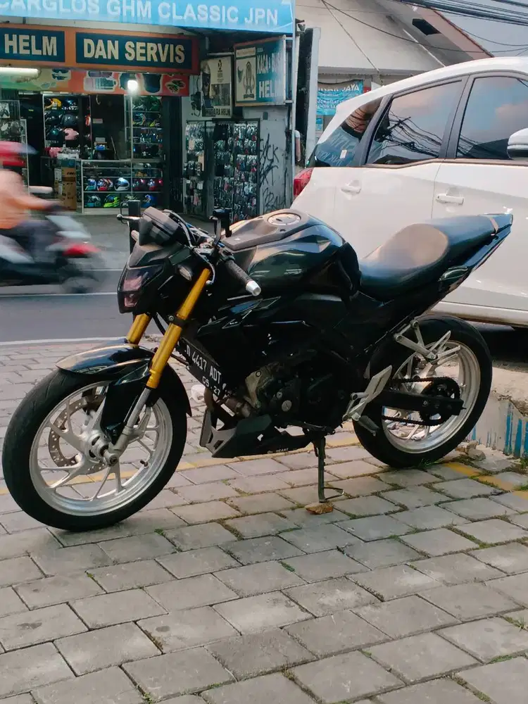 HONDA CB150R NEW V4 2022 HITAM