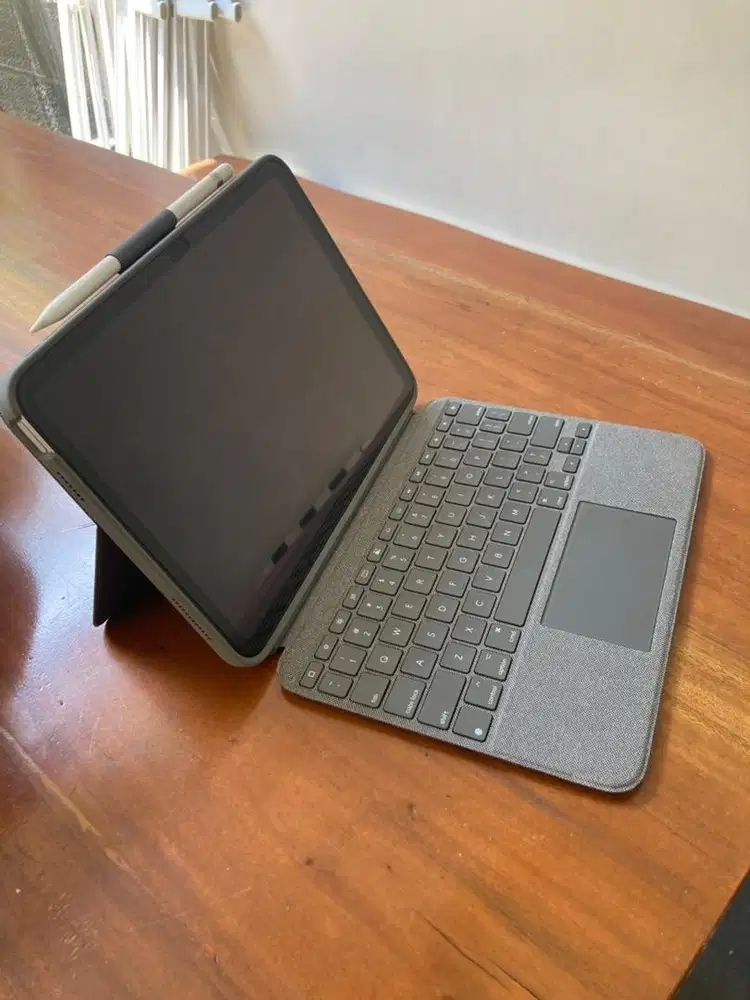 Dijual [BUNDLE]: Ipad 10th, Keyboard Trackpad, Apple pencil