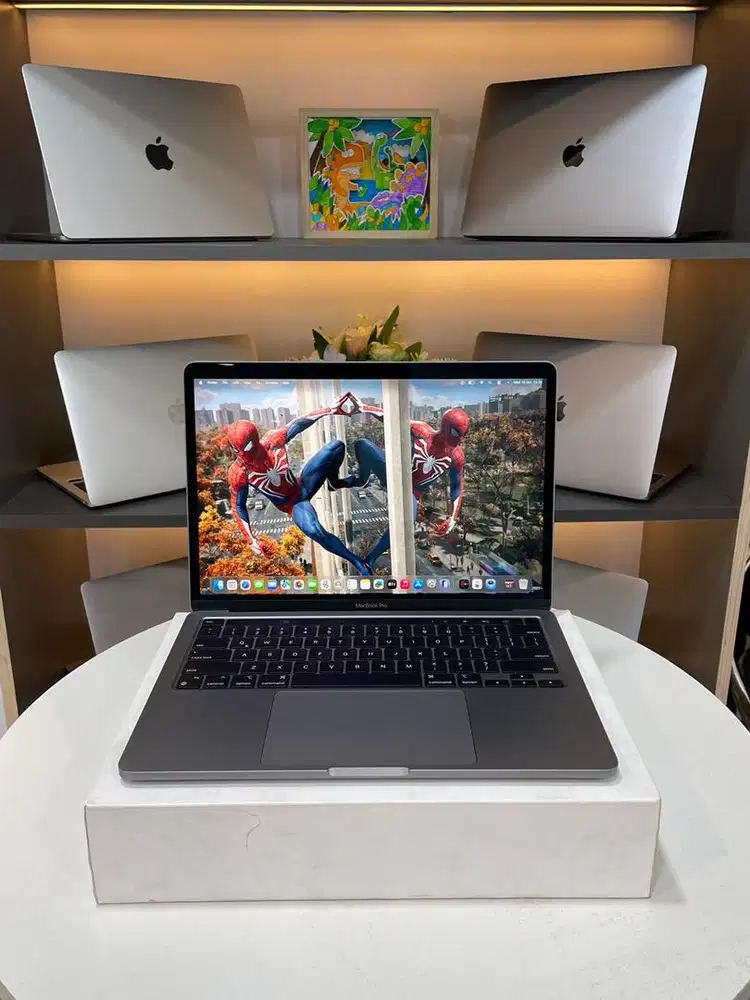 MacBook Pro M2 8/256GB