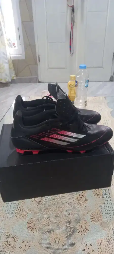 Sepatu bola adidas f 50 di jamin ori size 42 2/3, fit 41 42