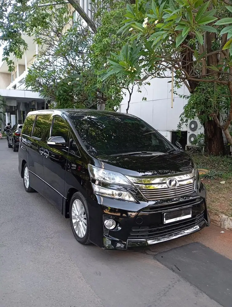 TOYOTA VELLFIRE ZG 2.4L 2012 – BLACK ON BLACK - UNIT TERAWAT TANGAN 1