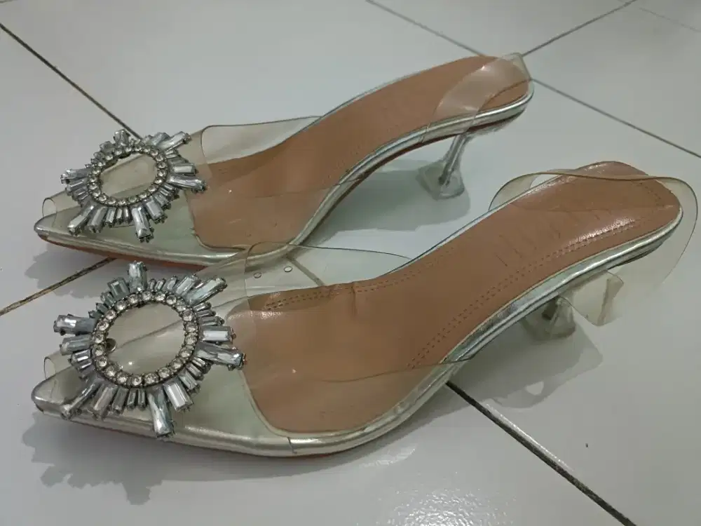 Aneka sepatu dan hills