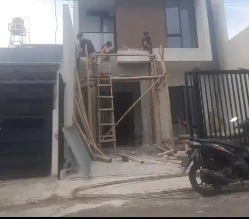 Tukang bangunan profesional