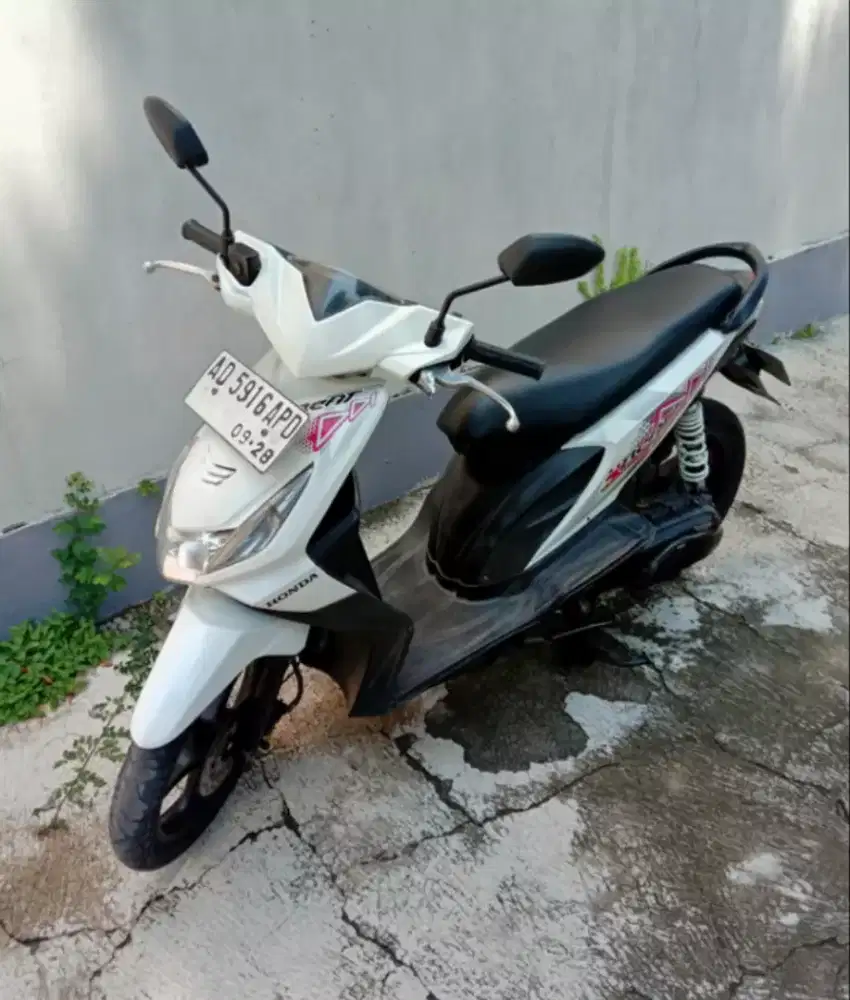 TT/jual Honda BEAT 2011 Mulus Lengkap Normal pajak baru