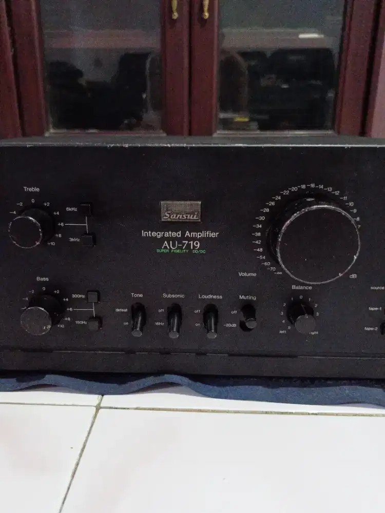 SANSUI AU719 AMPLIFIER