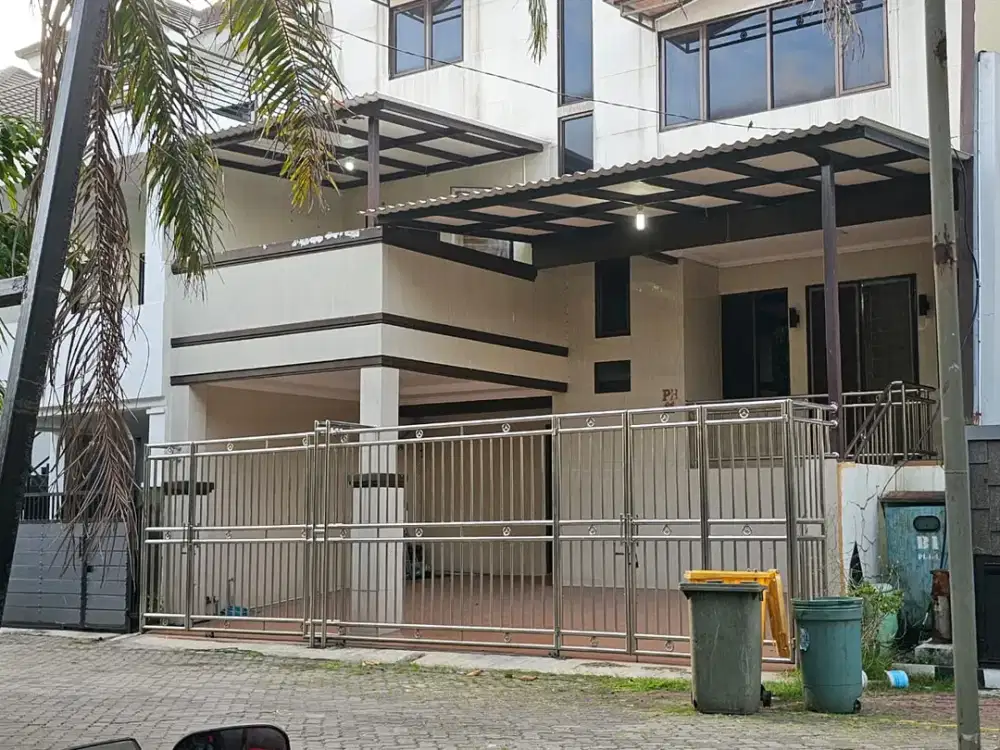 Rumah 3 lantai Mewah & Strategis di Perumahan Bintara Bekasi Barat