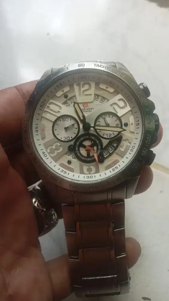 Jam tangan Swiss Army