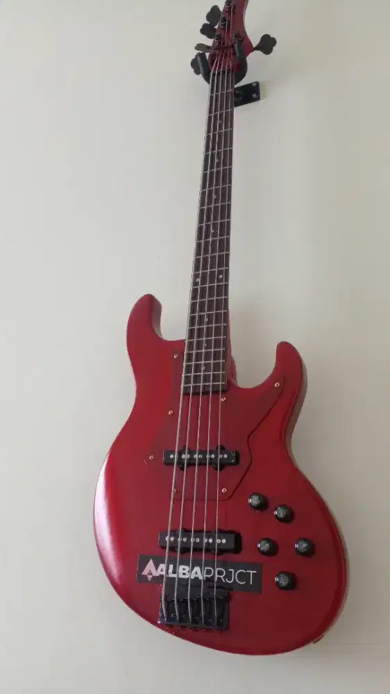 Dijual bas gitar 5 string