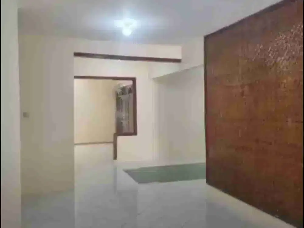 Disewakan murah rumah luas 160m 4KT 2Km di Rungkut Surabaya