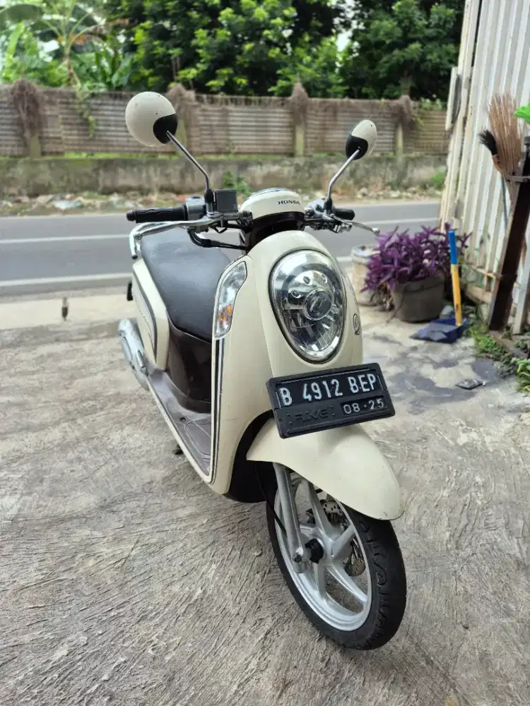 Dijual Honda Scoopy tahun 2015 surat lengkap mesin bagus