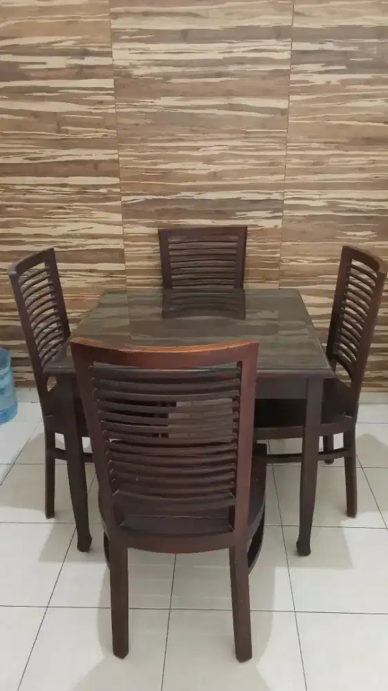 Meja Makan 4 Kursi Kayu Jati