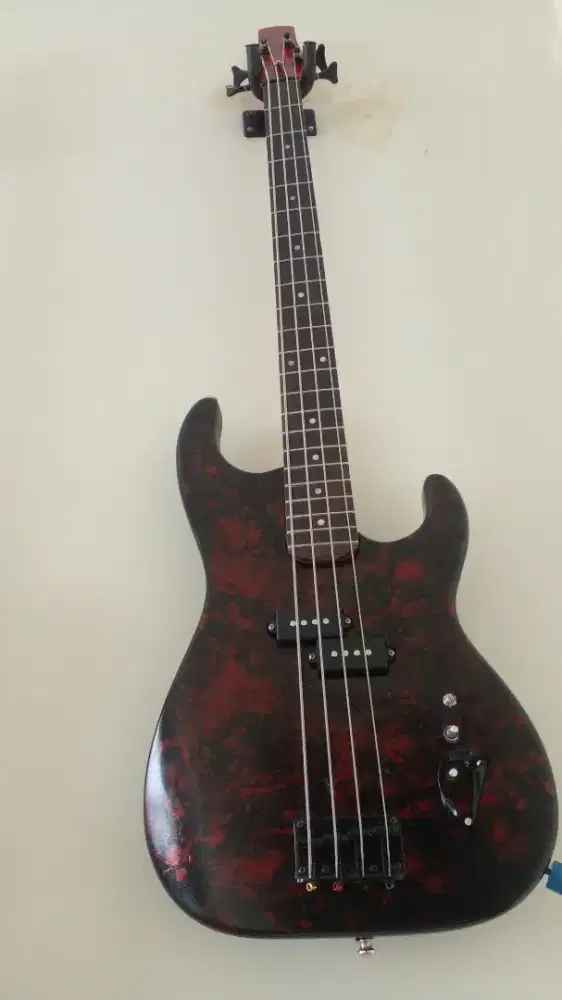 Dijual bas gitar 4 string
