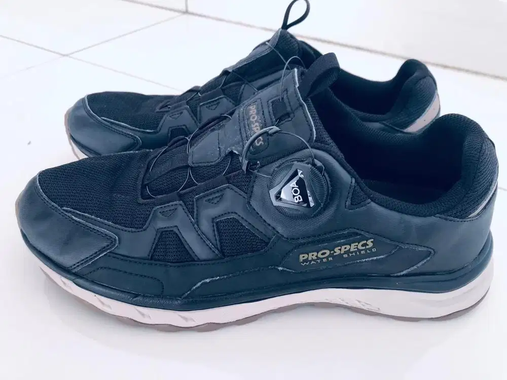 sepatu outdoor size 44