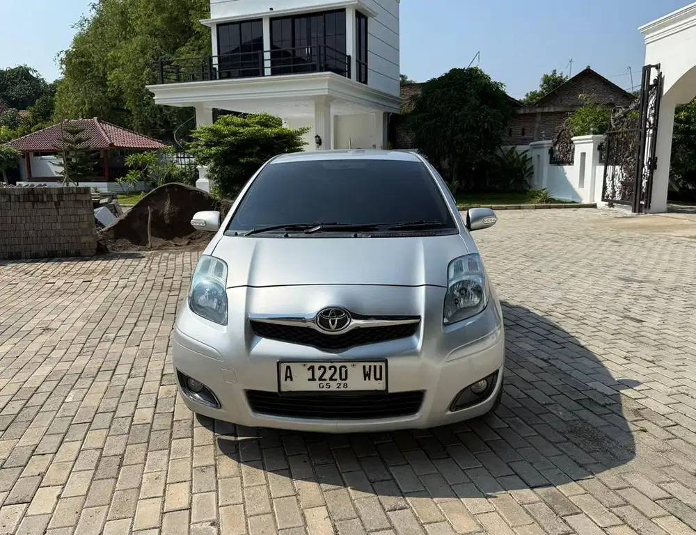 YARIS J MATIC 2012