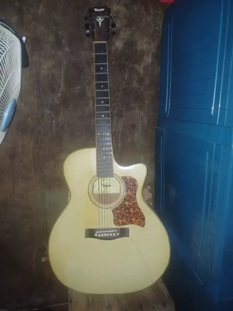Gitar Akustik Elektrik