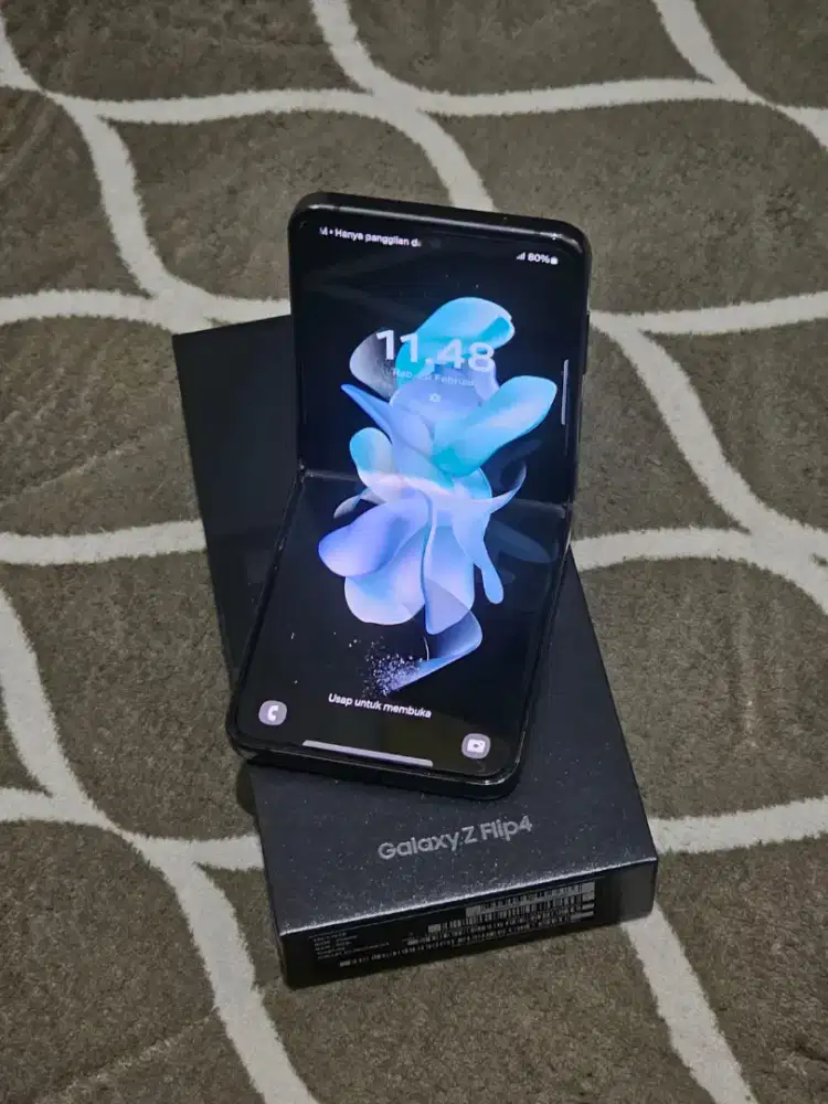 Samsung galaxy flip 4