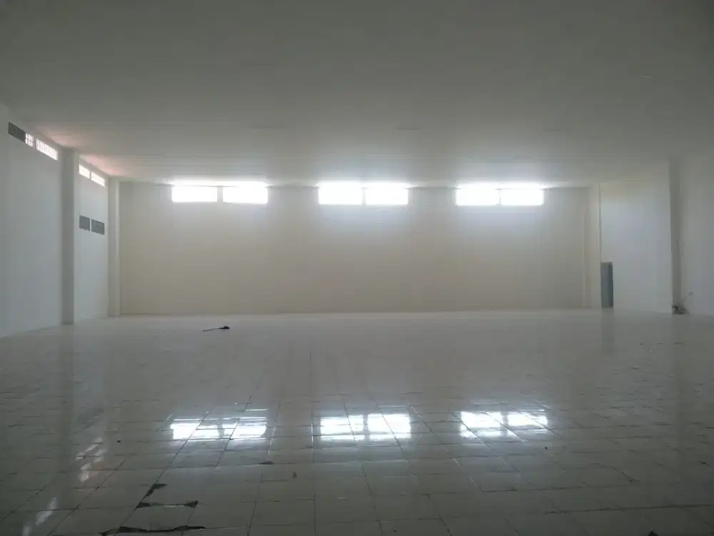 Disewakan bangunan gedung cck utk kantor showrrom supermarket dll jl.Raya nginden