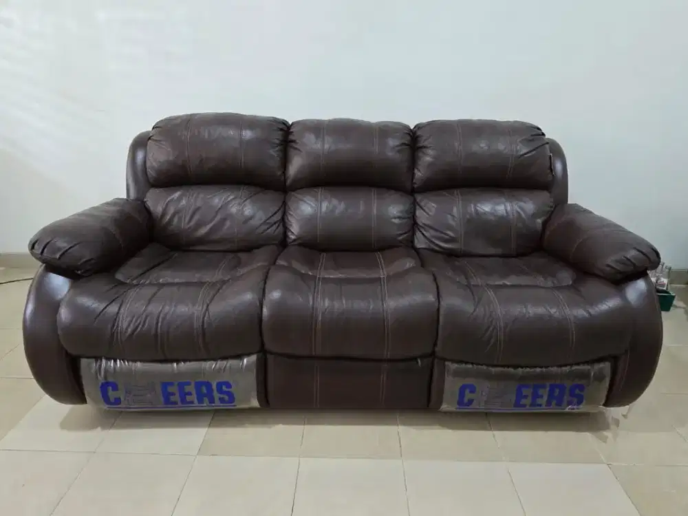 Sofa kulit recliner