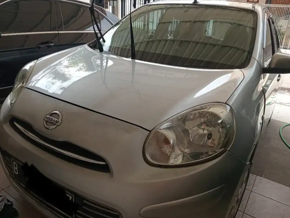 Nissan march 2011