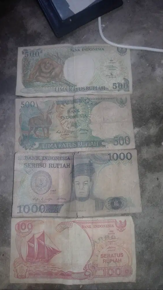 Uang Lama. 1000 ,500 dan 100 rupiah.