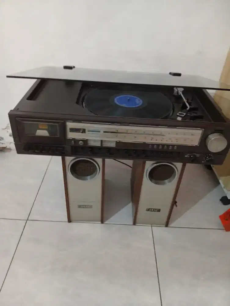 Turntable radio tape