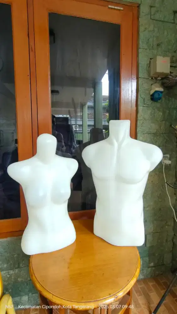 Boneka pajangan baju dan celana setengah badan