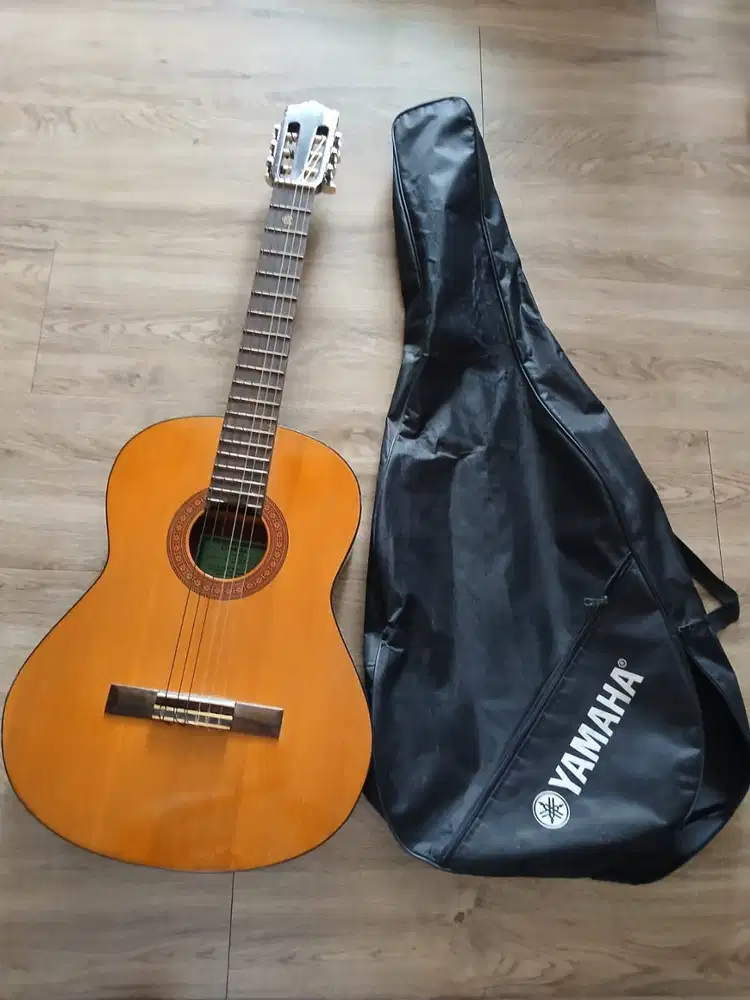 Gitar  musik Yamaha