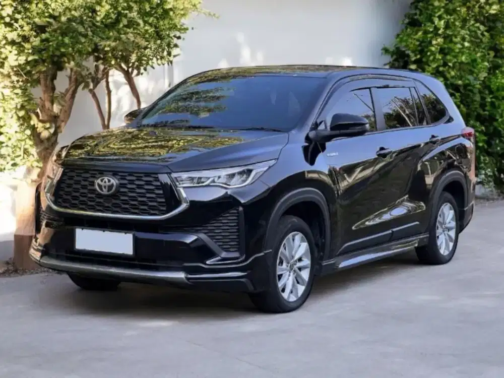 Toyota Innova Zenix 2.0 V Hybrid 
Tahun : 2023