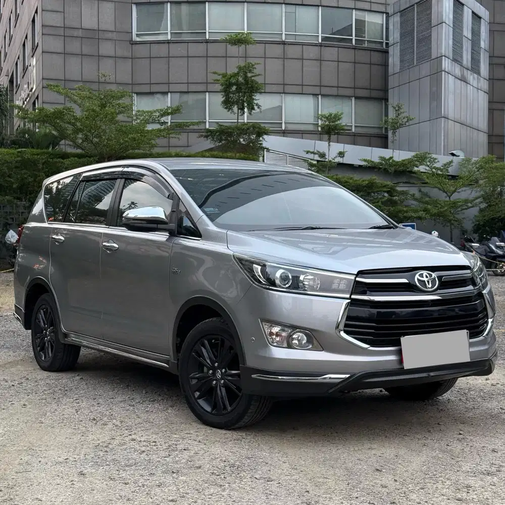 Innova Venturer bensin Matic 2019