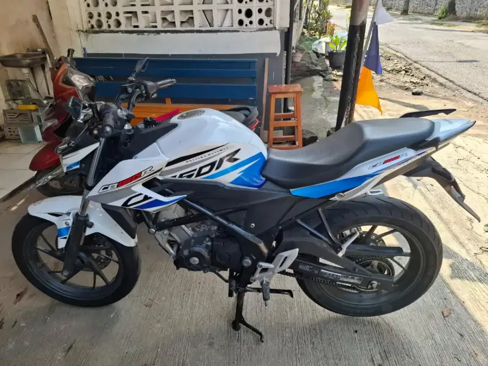 Honda CB 150 led Putih Biru