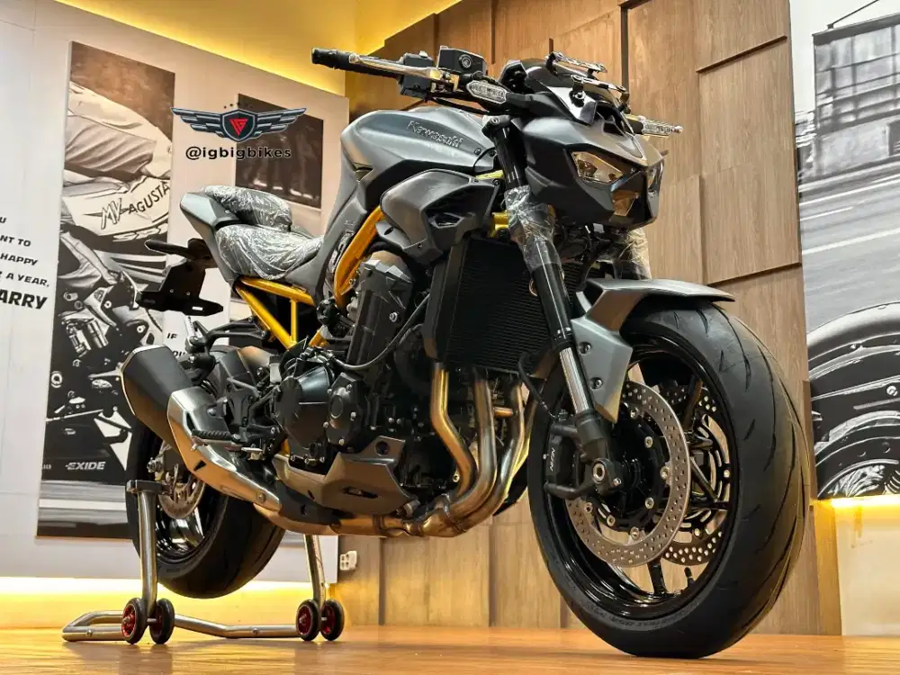 Kawasaki Z900 Hitam Gold 2025