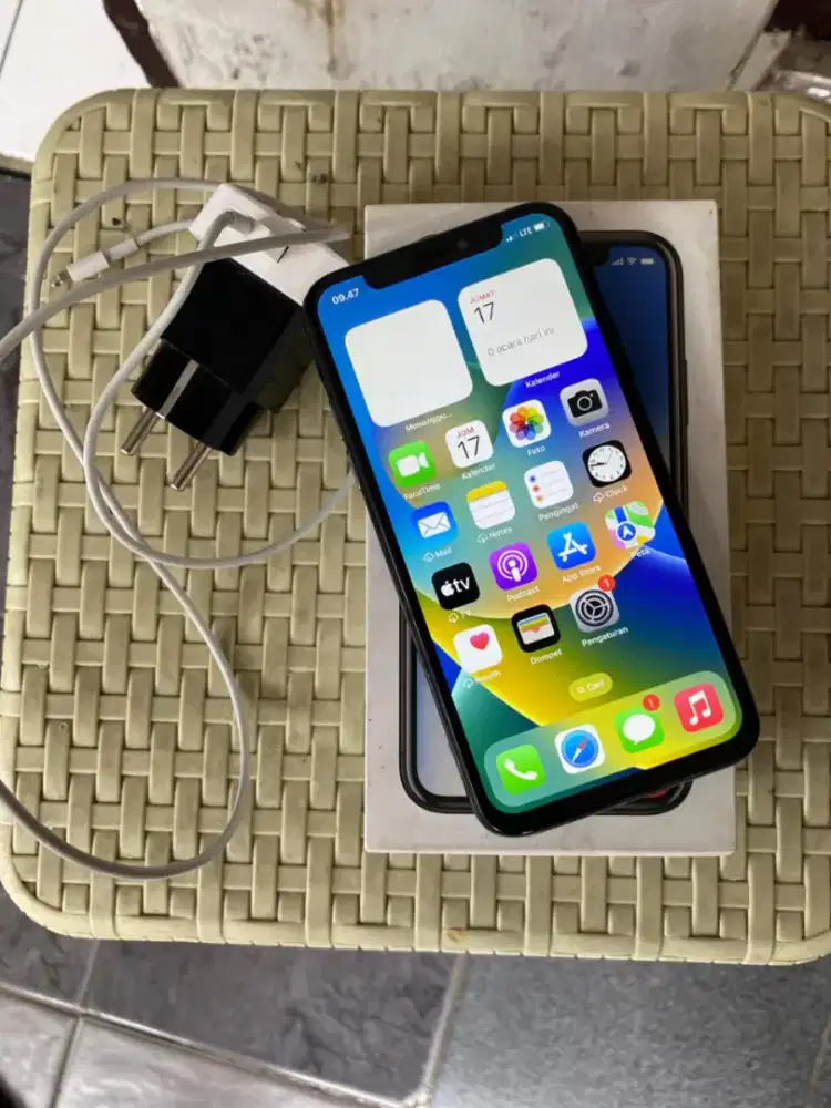 iPhone x 64gb black