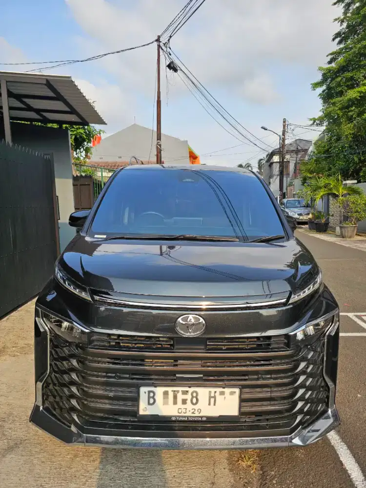 Toyota Voxy 2023