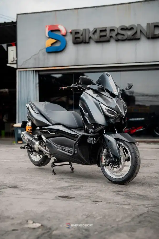 YAMAHA X-MAX BLACK 2021