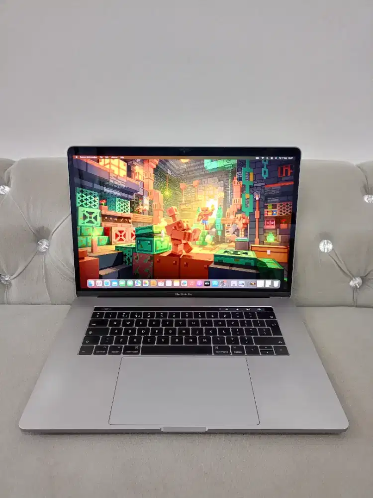 MACBOOK PRO TOUCHBAR 2017 I7 15 INCH 16/256
