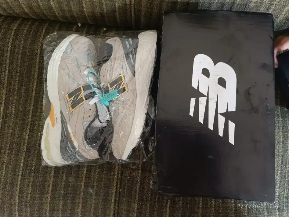 Dijual cepat sepatu sport