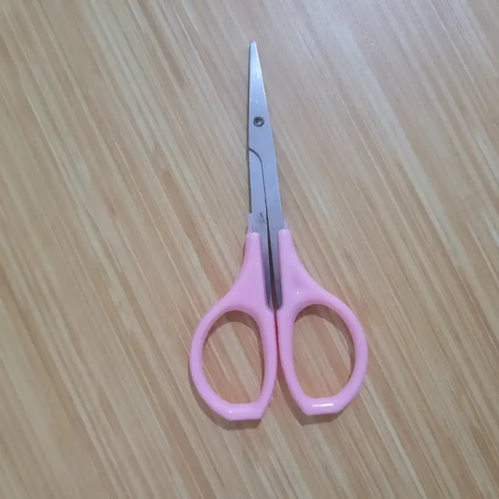 Gunting Pink Bekas