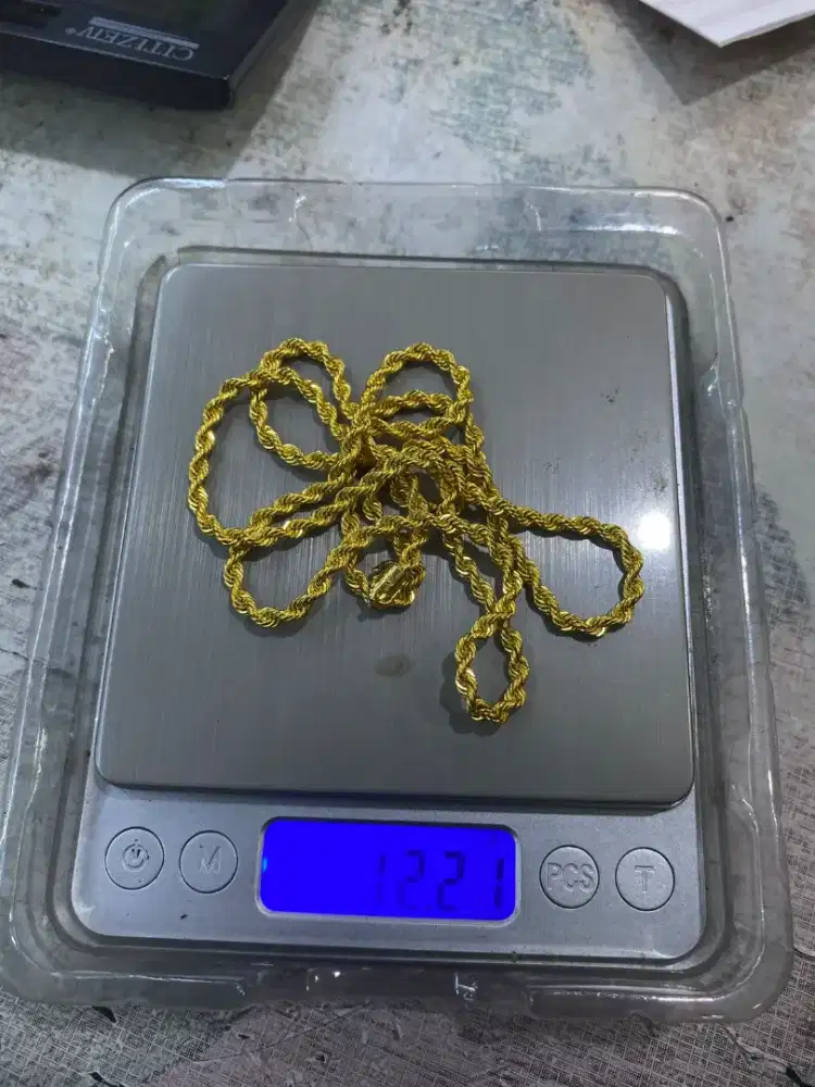 Mumpung emas lagi naik banget yang mau jual boleh hubungi kami